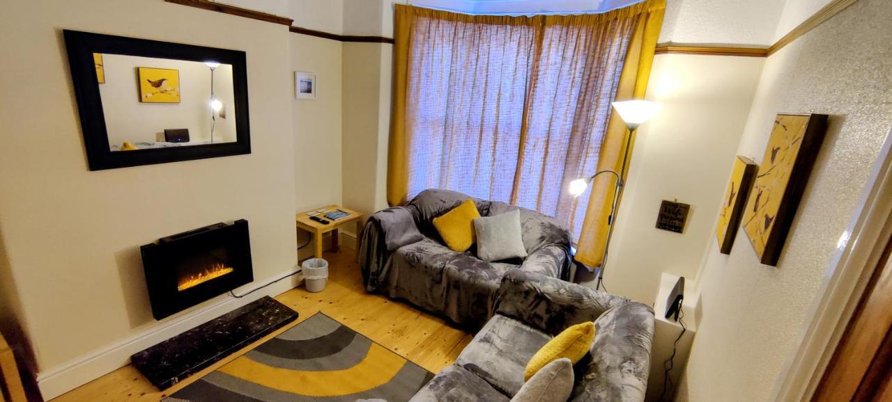 Rhubarb Terrace On The Coast - Sleeps 1-6 Colwyn Bay Exterior foto