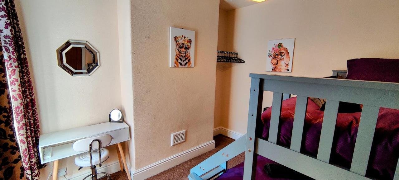 Rhubarb Terrace On The Coast - Sleeps 1-6 Colwyn Bay Exterior foto