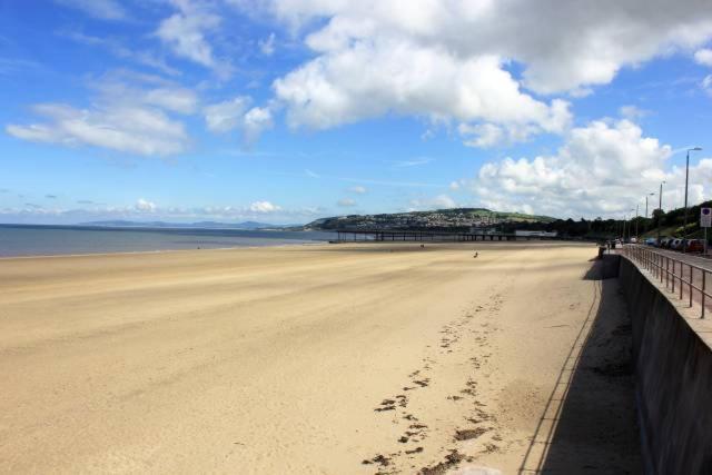Rhubarb Terrace On The Coast - Sleeps 1-6 Colwyn Bay Exterior foto